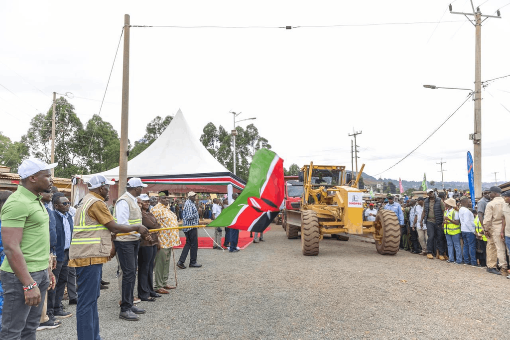 President Ruto launching the construction of  Etago-Ekona-Geteri- Nyamaiya road in South Mugirango, Kisii County on Apr 15, 2026 ·  