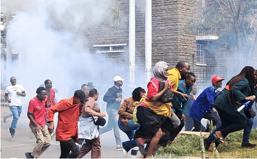 Police fire tear gas as Nairobi CBD traders